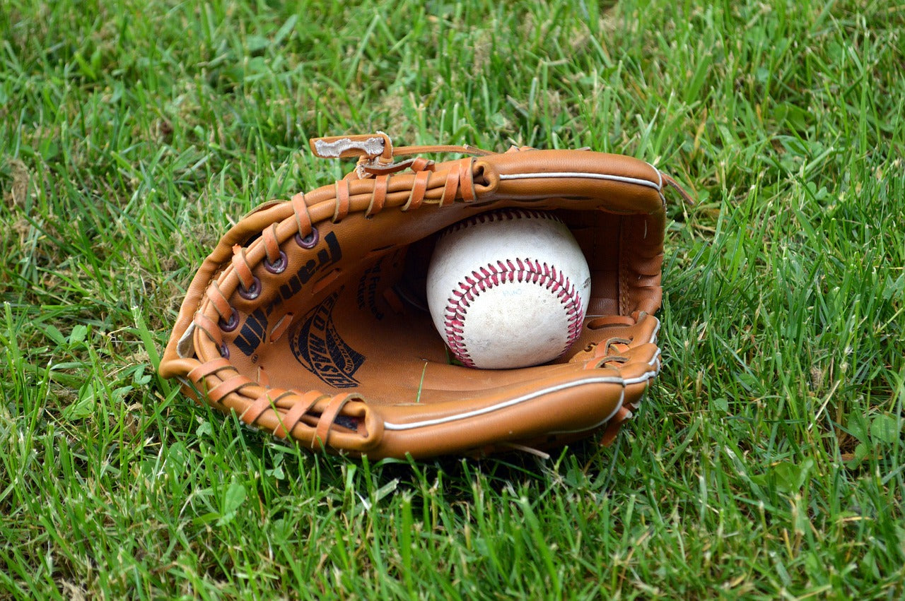 Baseball Bats and Gloves: Choosing Top Equipment for Competitive Play